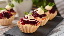 Под шубой в корзине