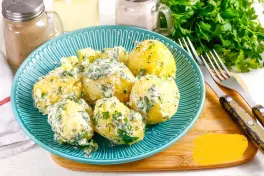 Картофель отварной с сметаной