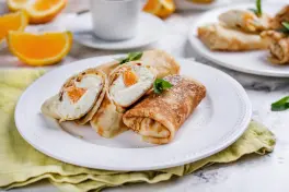 Блины с творогом и изюмом